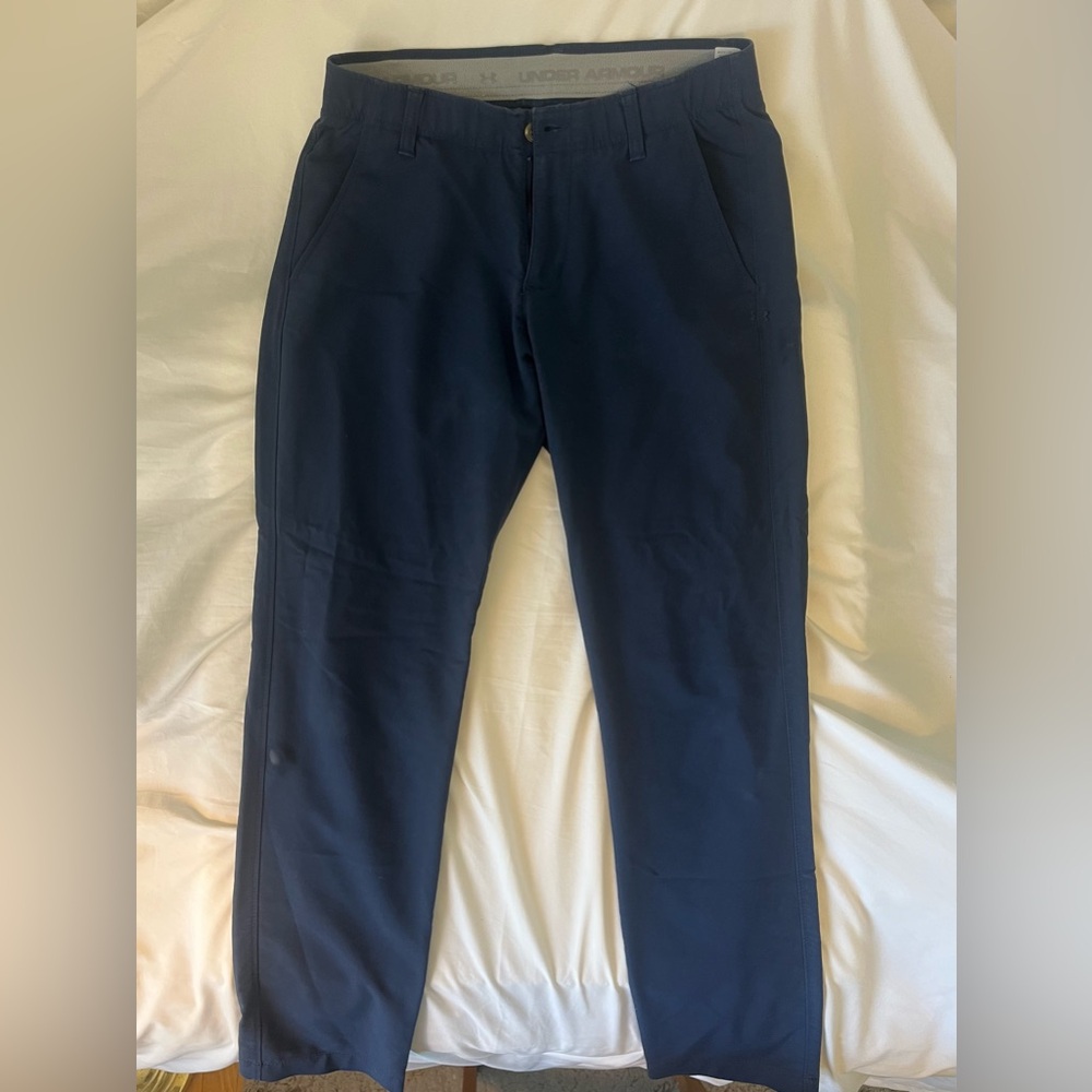 Under Armour Men’s navy golf pants. 32/30